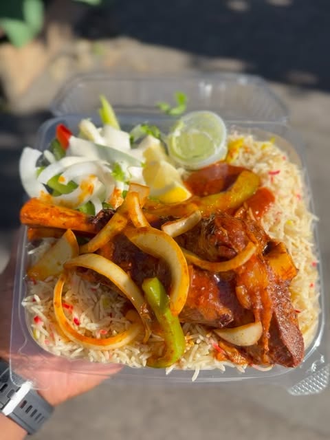 An AMAYE takeaway meal with rice, vegetables and lemon.